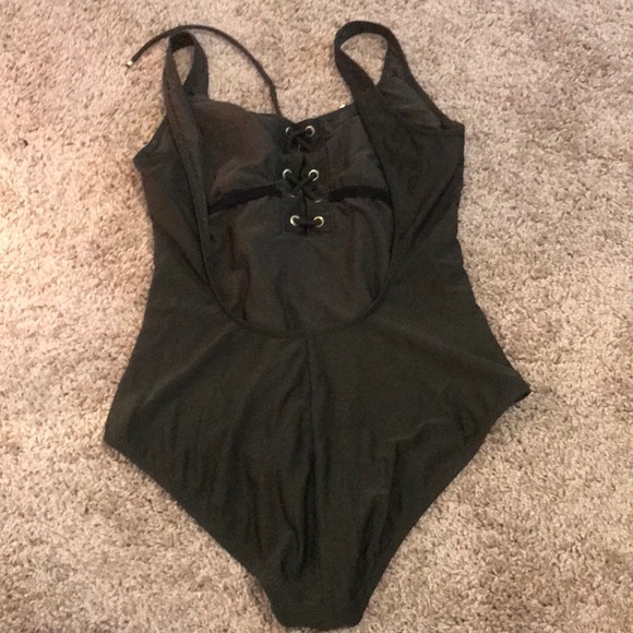 One piece bathing suit - Picture 2 of 2